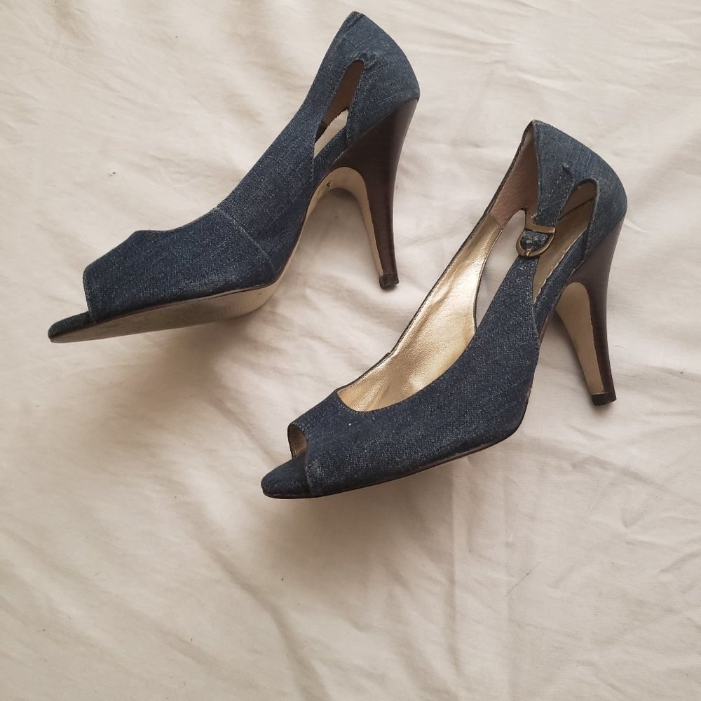 Heels - Picture 2 of 4